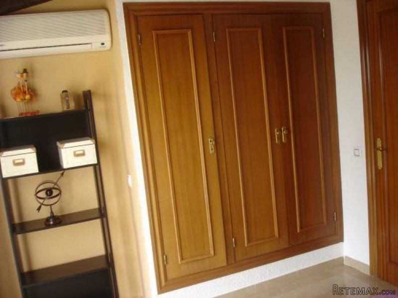 Impeccable Semi-Detached House With 3.. - 2