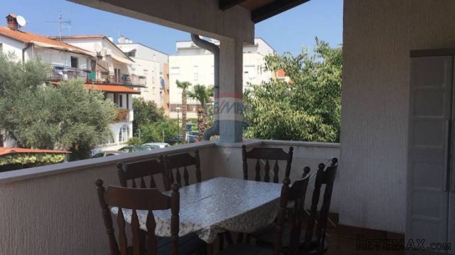Umag, Stan sa vrtom na dobroj lokaciji