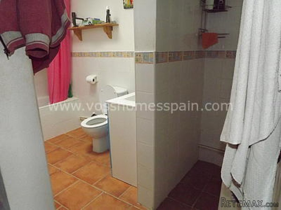 Full of character 3 bed, 3 bath country house with pool... - 9