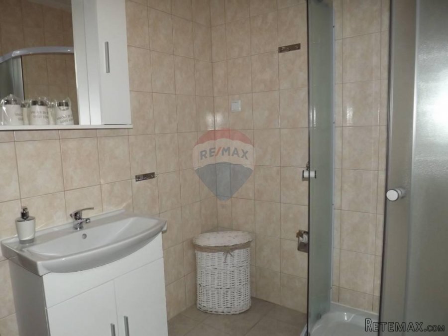 Istra ,Rovinj,veliki stan u prizemlju+studio+vrt - 9
