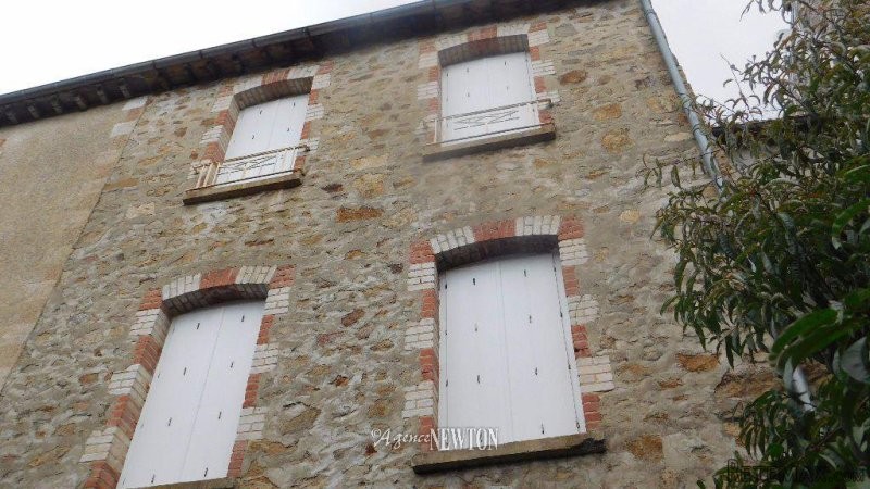 Correze. Neuvic. Spacious stone town.. - 2
