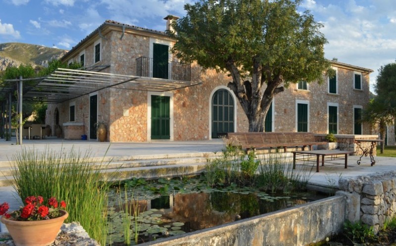 Country House With Pool And Sea View..