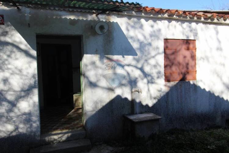Ruševna kuća u centralnoj Istri