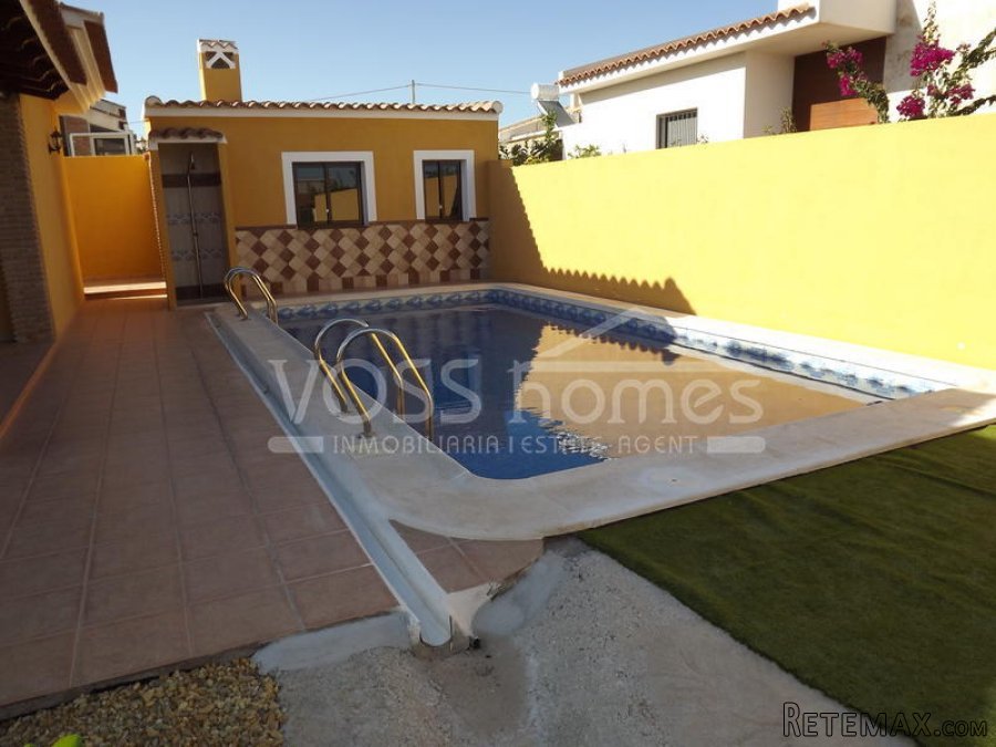 VERY WELL MAINTAINED, 3 bed, 2 bath, 98m2 villa plus back.. - 11