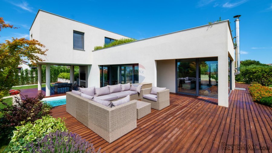 Istra,Umag-Moderna luksuzna vila s velikom okućnicom 400 m o