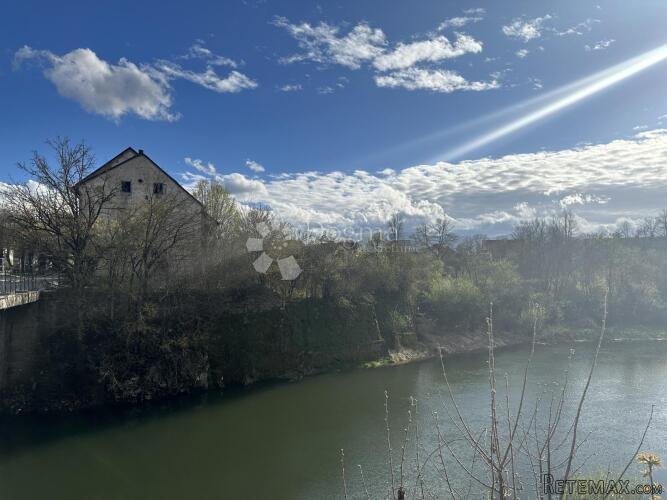 Kuća za obnovu u centru grada na savršenoj lokaciji