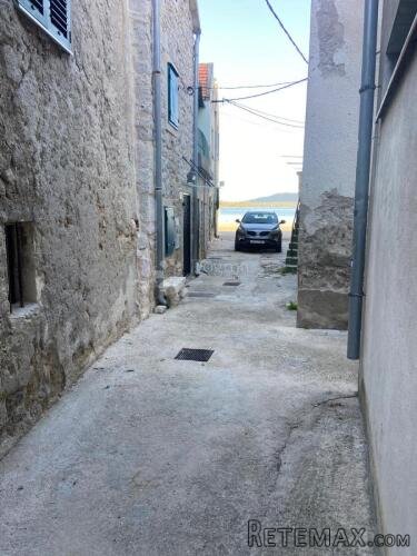 Kuća za renoviranje u centru Pirovca – mogućnost rekonstrukc - 2