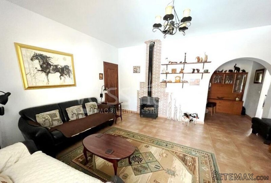 NEW TO VOSS HOMES - A spacious, traditional style villa for.. - 12