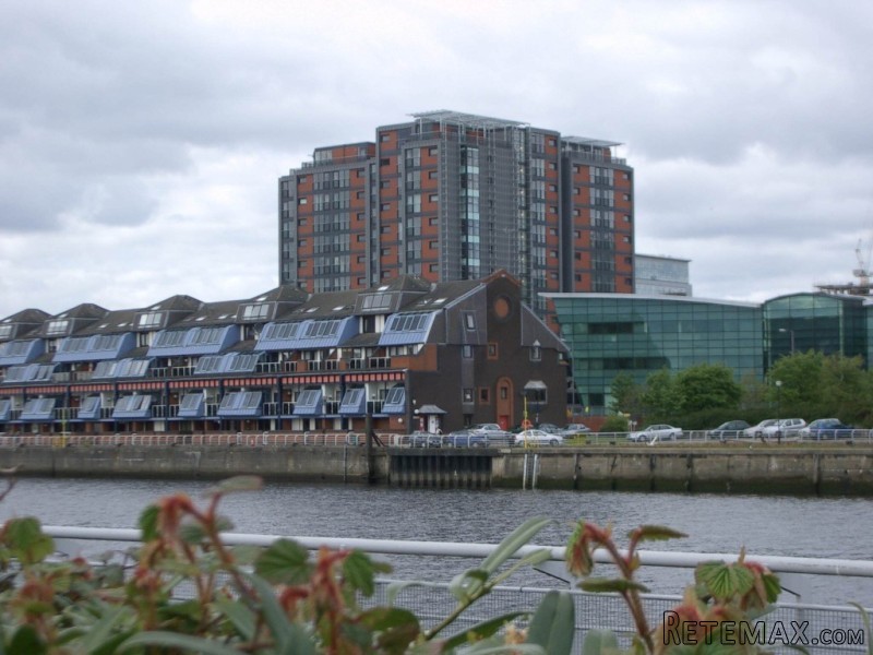 9/6, River Heights, 72 Lancefield Quay..