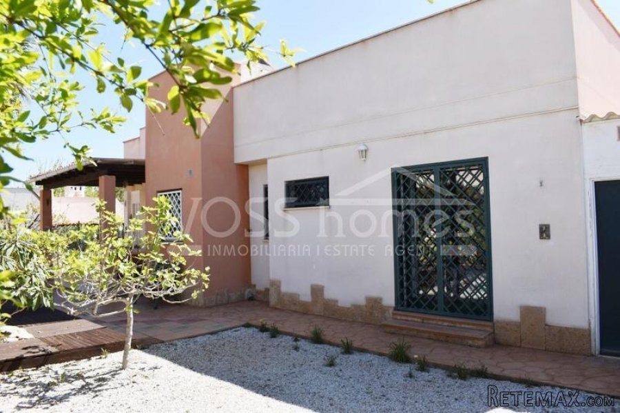 NEW LISTING & EXCLUSIVE TO VOSS HOMES - A modern, homely.. - 14