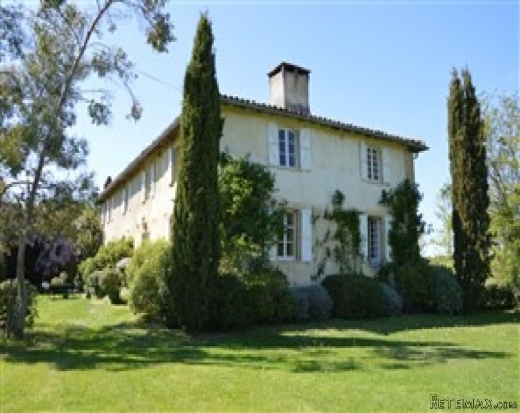 Timeless romantic manor house in superb..