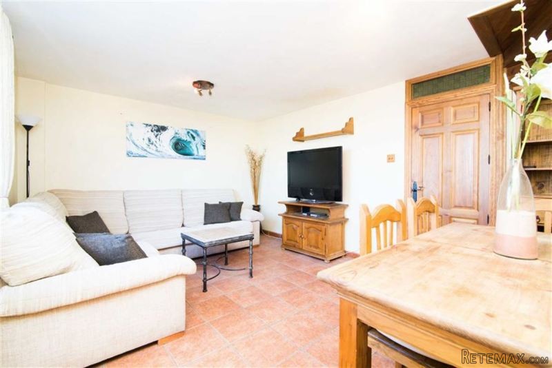 3 bed apartment in Carltree House