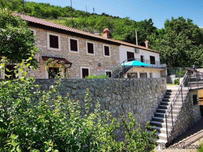 Bribir- 2 uređene kuće sa impresivnom okućnicom