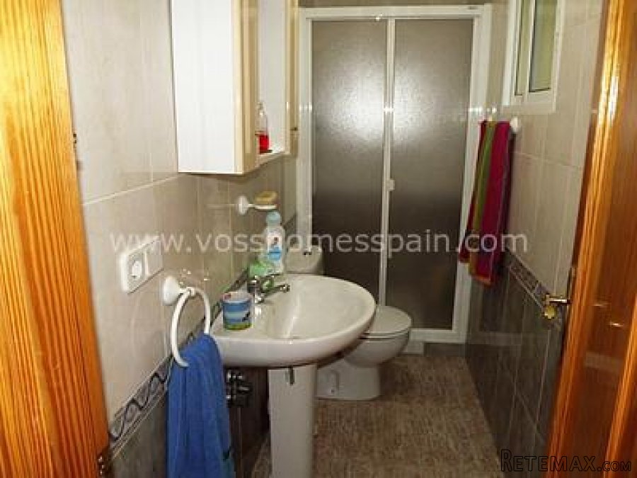 Large 2 storey, 3 bedroom and 2 bathrooms, semi detached.. - 5