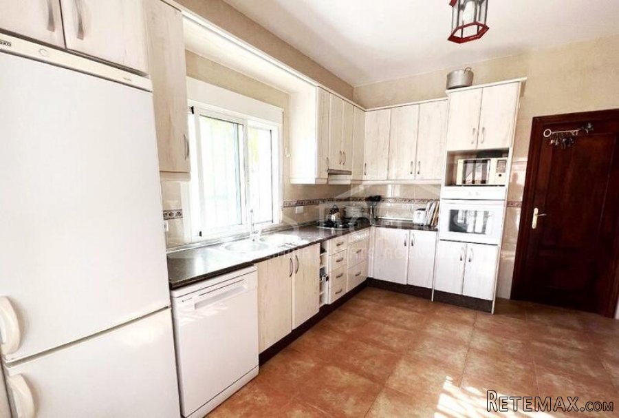 NEW TO VOSS HOMES - A spacious, traditional style villa for.. - 16