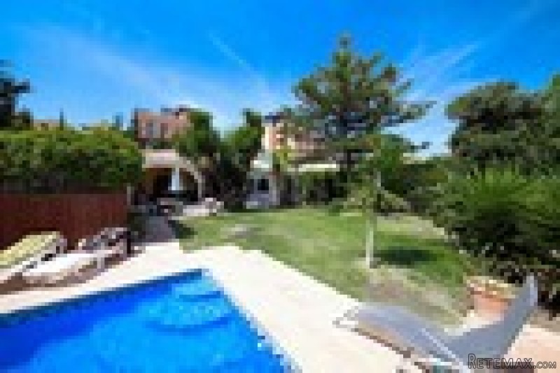 4 Bedrooms - Villa - Malaga - For Sale