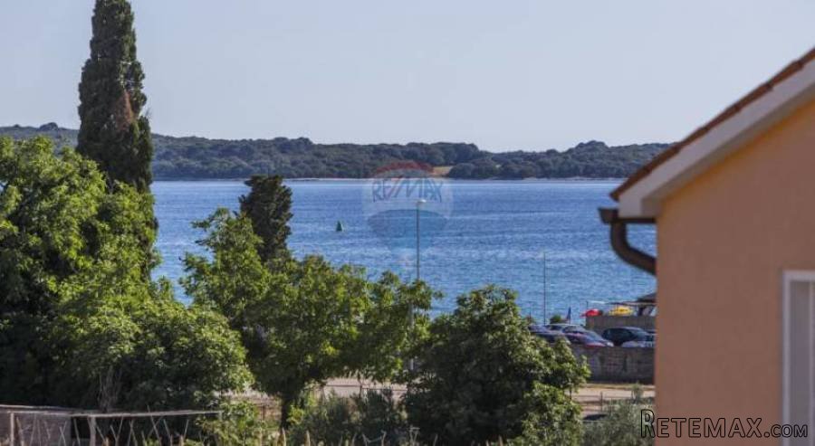 Fažana, kuća s 9 apartmana