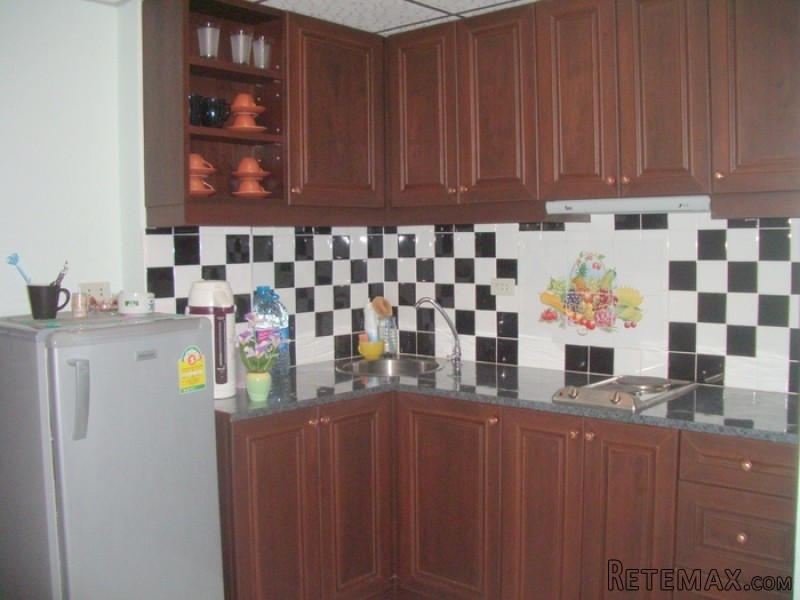 Large 1 bedroom, 2 living-room condo at..