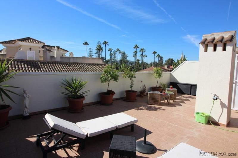 Superb 3 bedroom penthouse with pool..