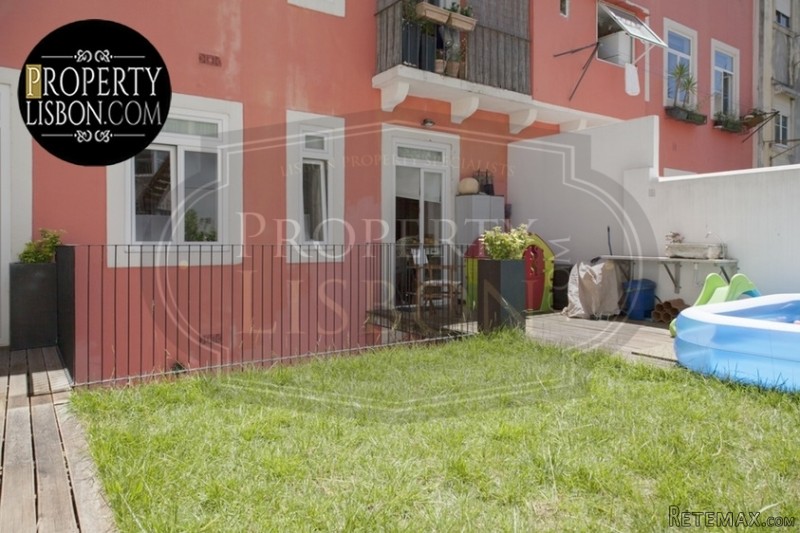 T5+2 Duplex Lisbon Apartment for sale..