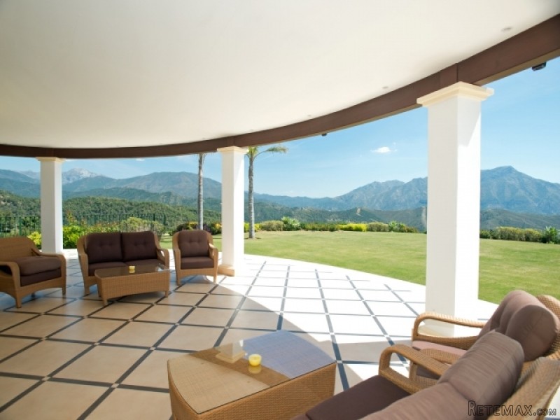 6 Bedroom Villa For Sale Situated In La.. - 2