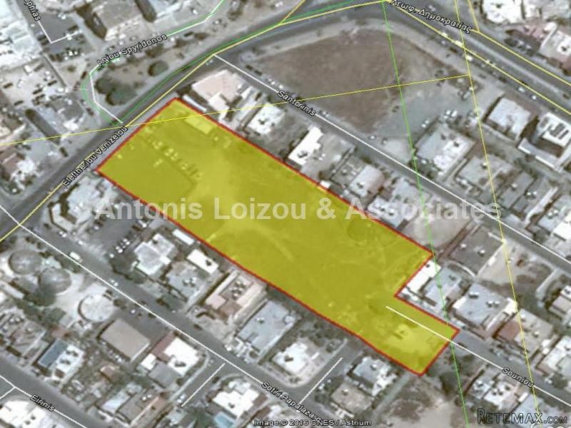 8,330 m2 large residential/ commercial..