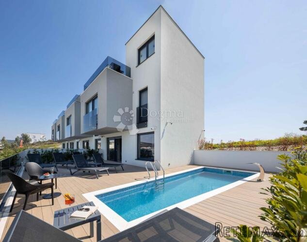 TROGIR/ČIOVO - PREDIVNA VILLA S BAZENOM I POGLEDOM - 2