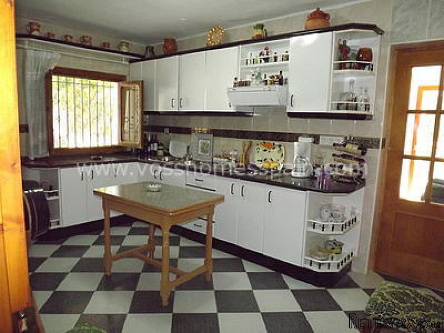 Large, habitable semi-detached old cortijo / country house.. - 3