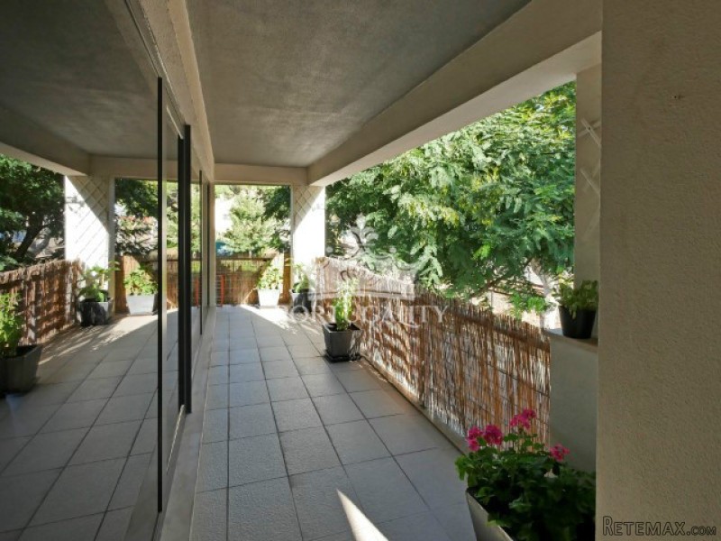 Apartment T4 In Parede