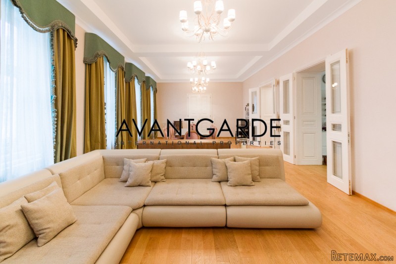 Classic Viennese apartment in..