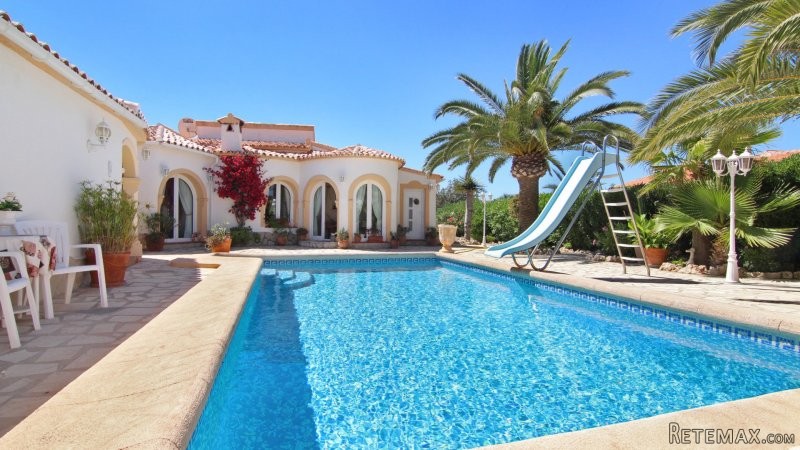 Immaculate villa with 3 bedrooms in..