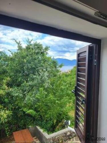 Šarmantna kućica sa dvorištem