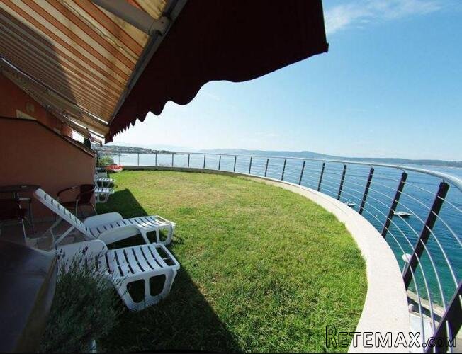 CRIKVENICA. HOTEL NA SAMOJ OBALI MORA!!