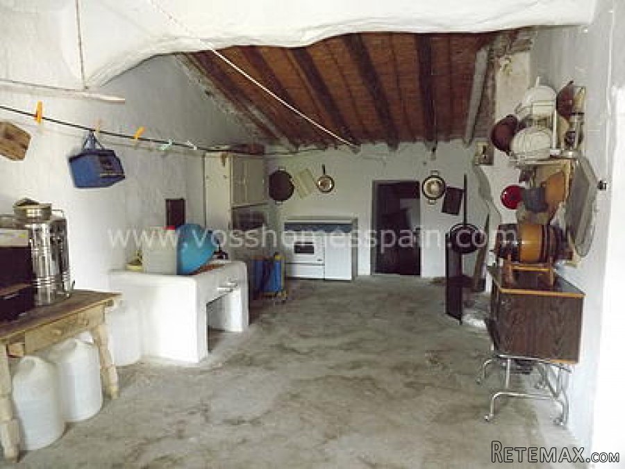 Large, habitable semi-detached old cortijo / country house.. - 8