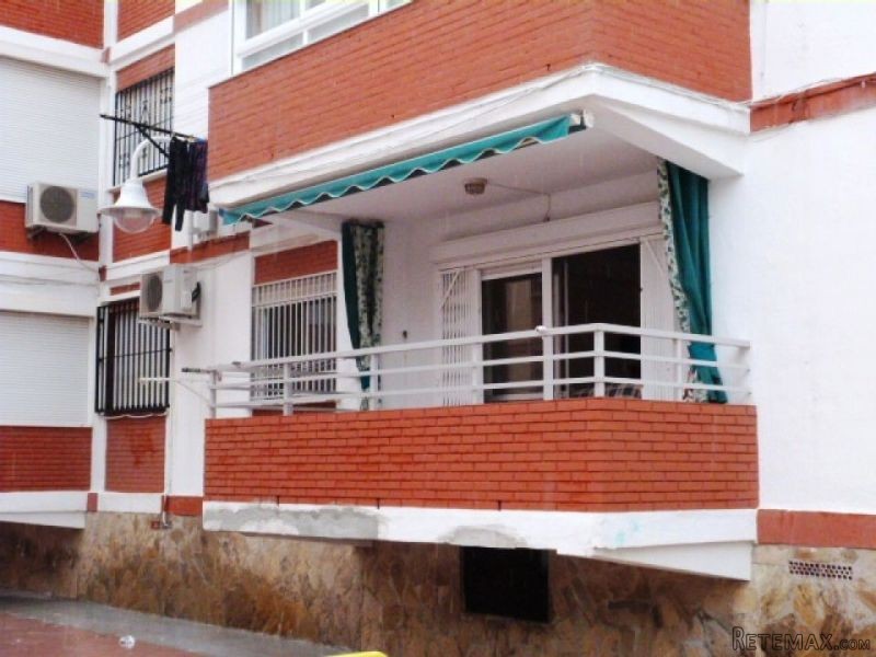 3 bedroom, 1 bathroom Apartment, (build..
