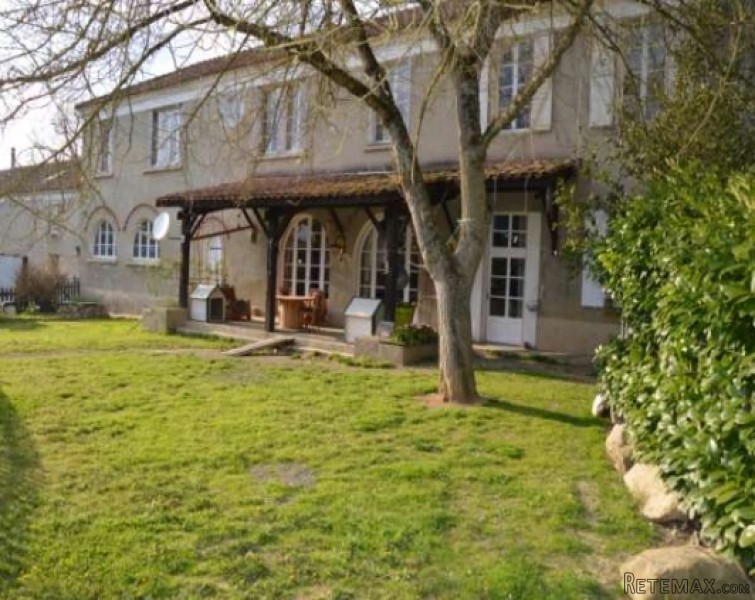 Large farmhouse, 2 cottages.. - 2