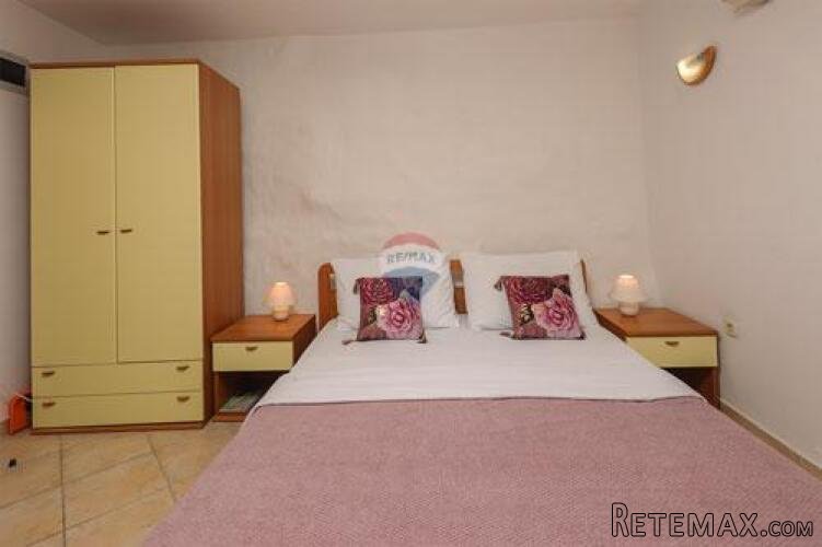 Grad Krk,centar,studio-apartmani za smještaj radnika - 2