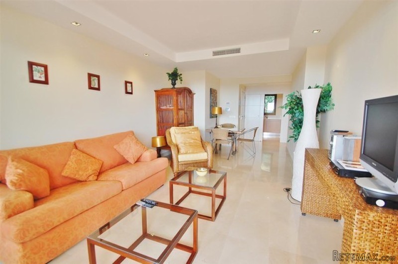 2 Bedroom Middle Floor Apartment