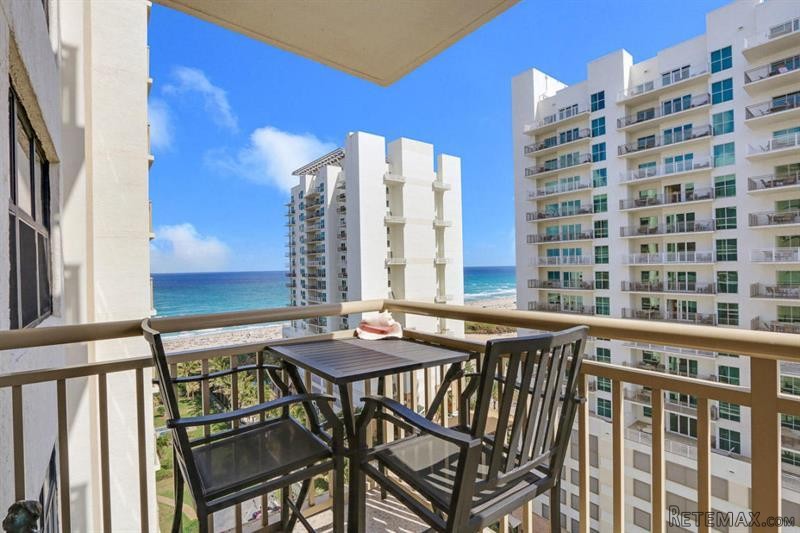 2 bedroom Residence For Sale: Singer..