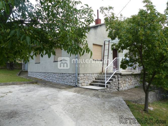 Novi Vinodolski, Ledenice, kuća s 2000m2 građevinskog terena - 3