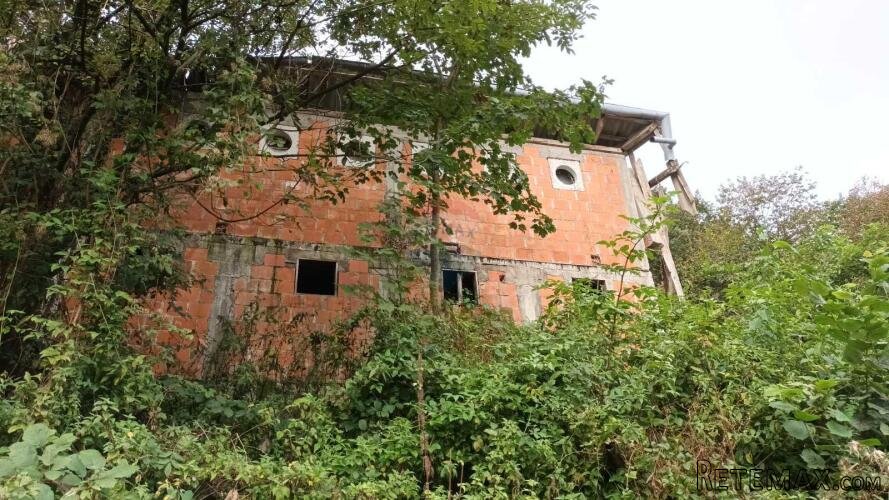 Vrbovsko, zemljište od 10.000 m2 s gospodarskim zgradama - 4