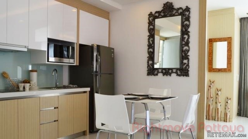 2 Bedroom Condo for sale in Pratumnak -..