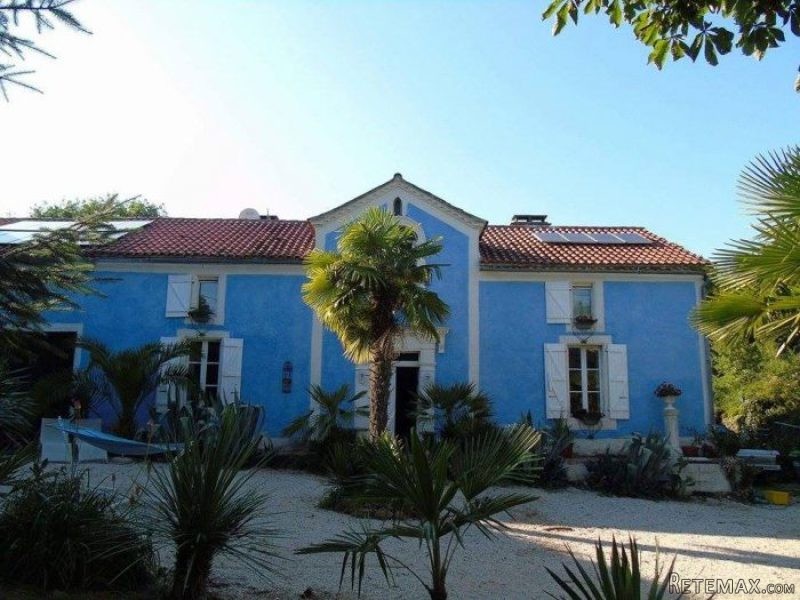 3 Bedrooms - House - Midi-Pyrenees -.. - 2
