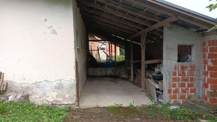 Vrbovsko, zemljište od 10.000 m2 s gospodarskim zgradama - 6