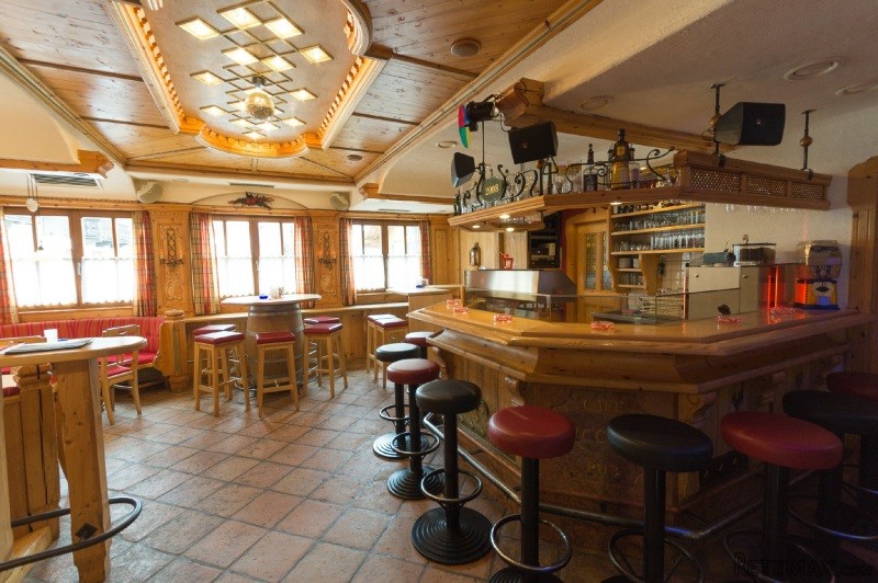 Well Established ***bistro & Bar *** In..
