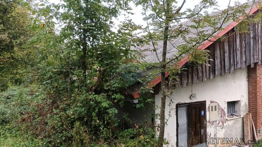 Vrbovsko, zemljište od 10.000 m2 s gospodarskim zgradama - 7