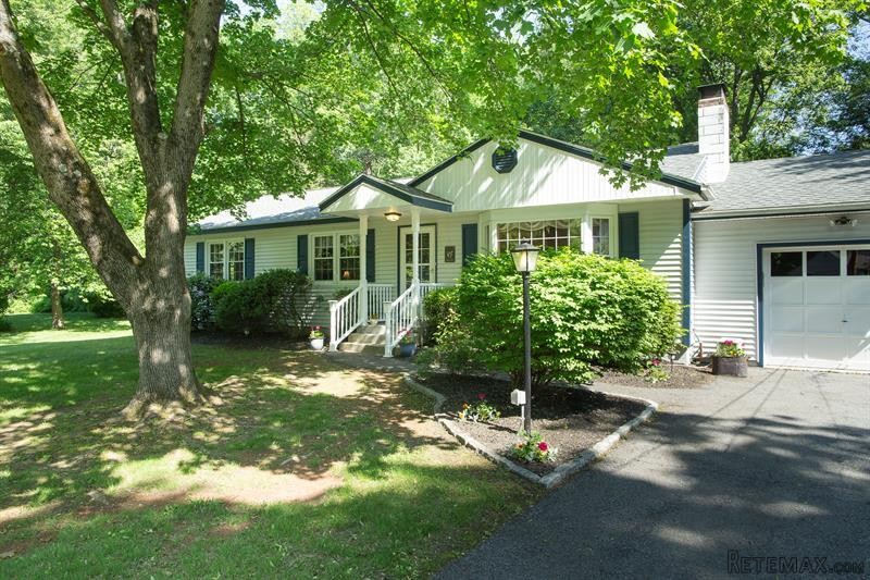 3 bedroom House For Sale: 39 Sandi Dr.. - 2