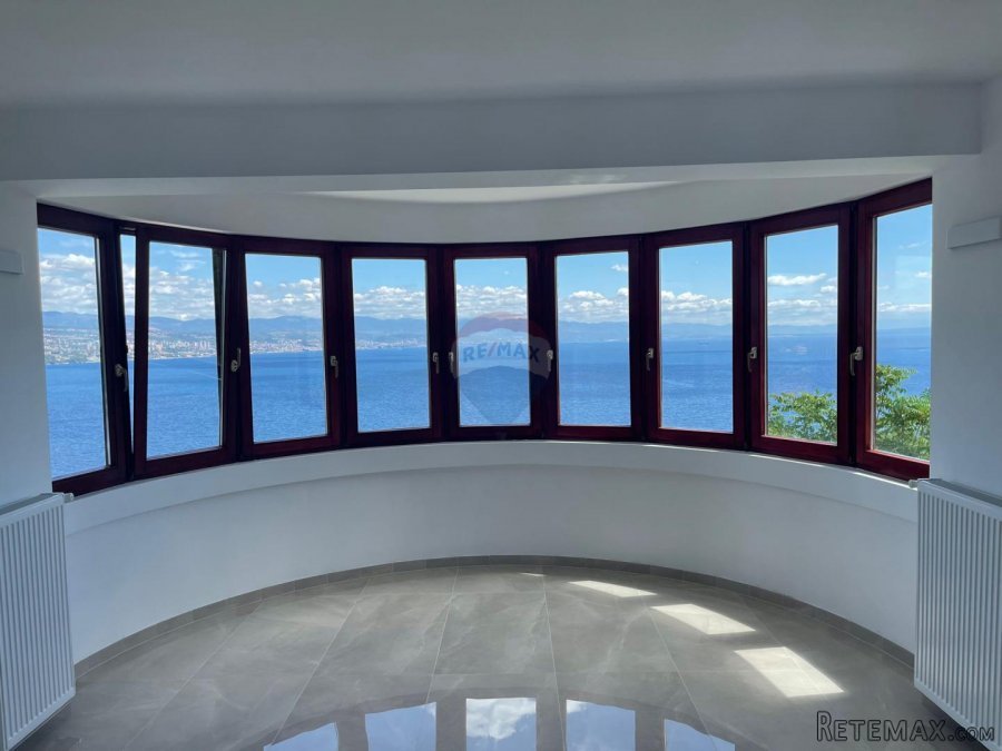 OPATIJA - PROSTRANI STAN 156 m2 NA PRVOM KATU