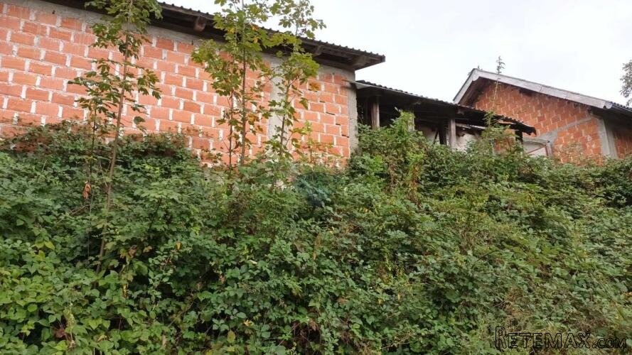 Vrbovsko, zemljište od 10.000 m2 s gospodarskim zgradama - 9