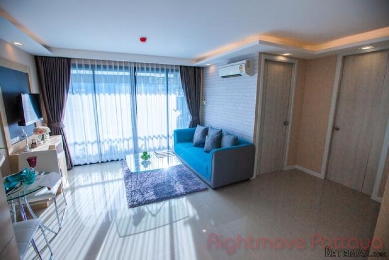 1 Bedroom Condo for sale in Pratumnak -.. - 2